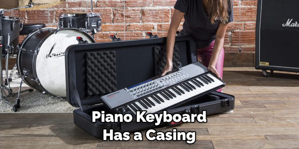 Piano Keyboard Has a Casing