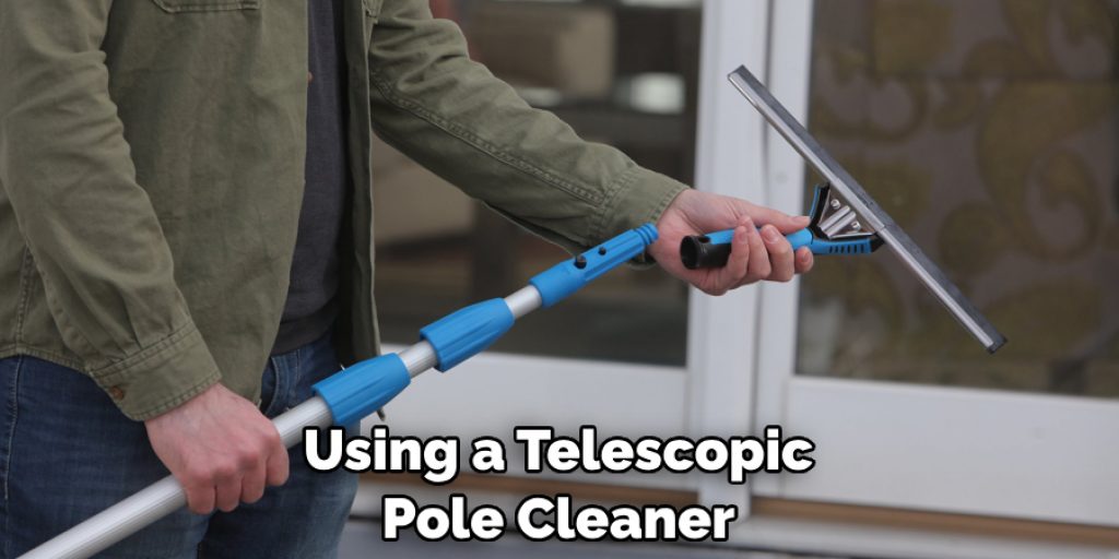 Using a Telescopic Pole Cleaner