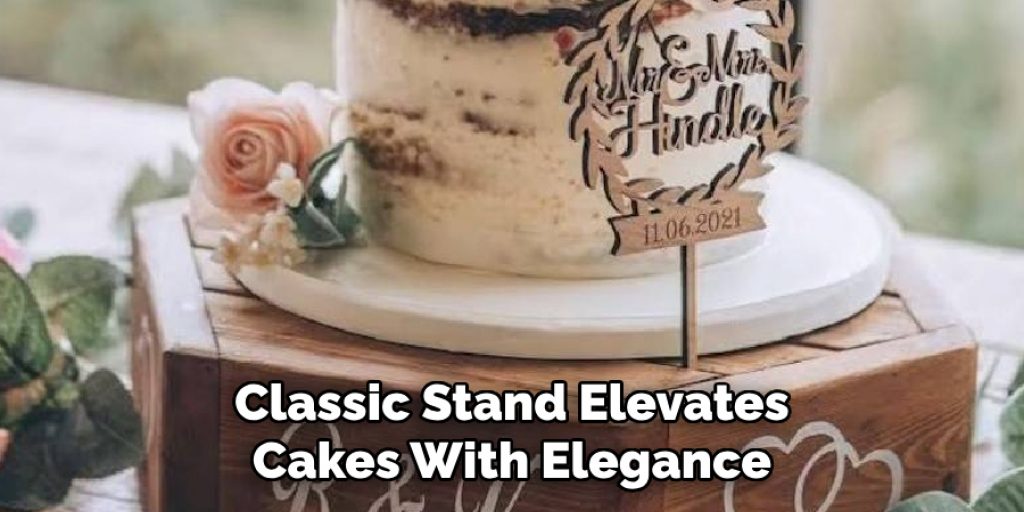 Classic Stand Elevates Cakes With Elegance