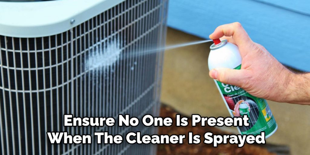 Ensure No One Is Present
When The Cleaner Is Sprayed