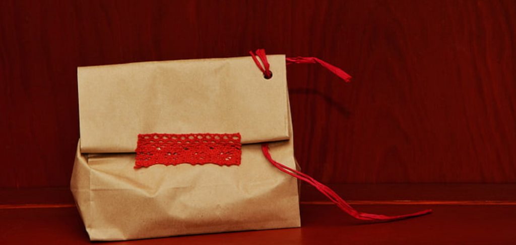 How to Decorate a Gift Bag with Ribbon