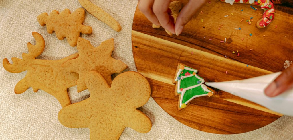 How to Decorate a Paper Gingerbread Man