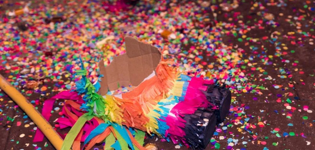 How to Decorate a Pinata With Tissue Paper
