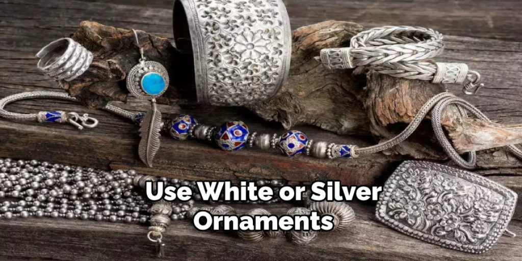  Use White or Silver Ornaments