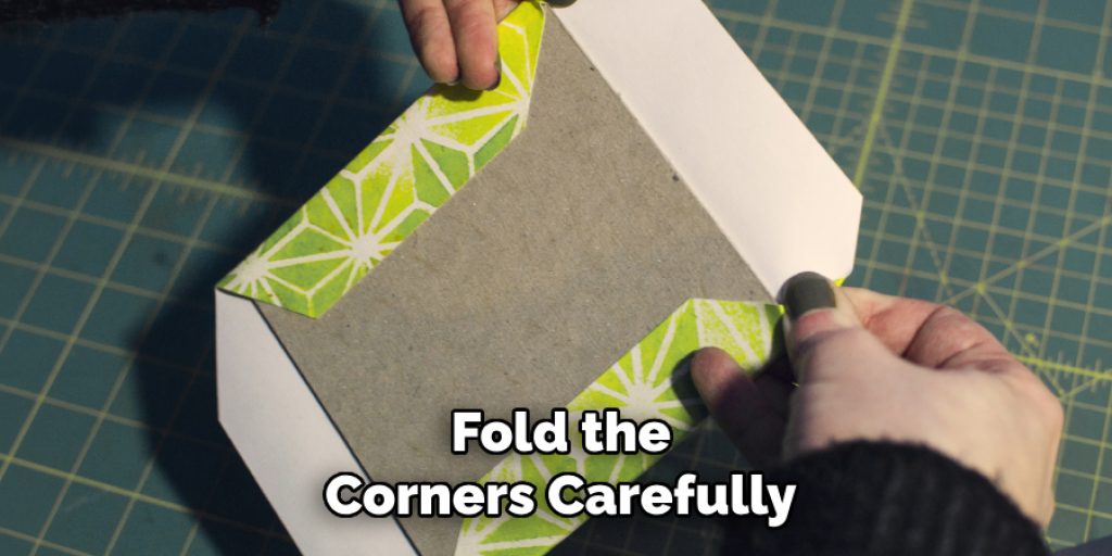 Fold the
Corners Carefully