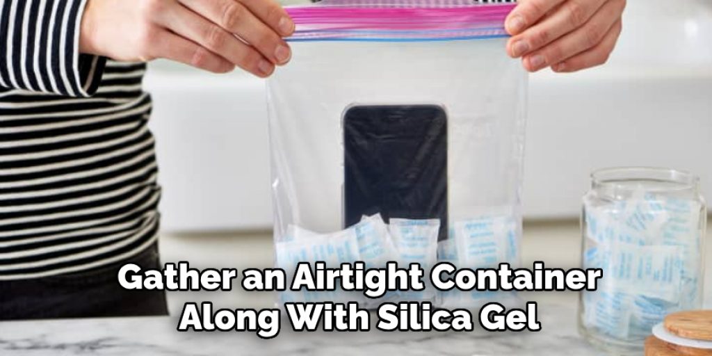 Gather an Airtight Container
Along With Silica Gel