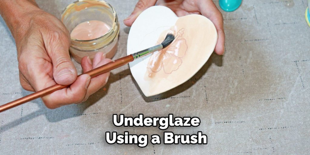 Underglaze
Using a Brush