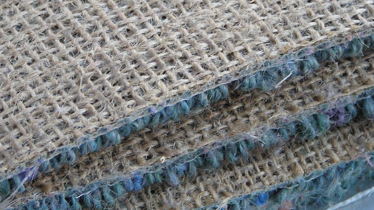 How to Stop Burlap From Fraying