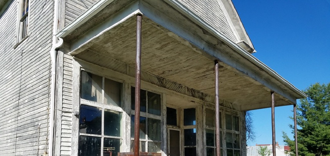 how-to-attach-a-porch-roof-to-a-brick-house-in-5-easy-steps-2022