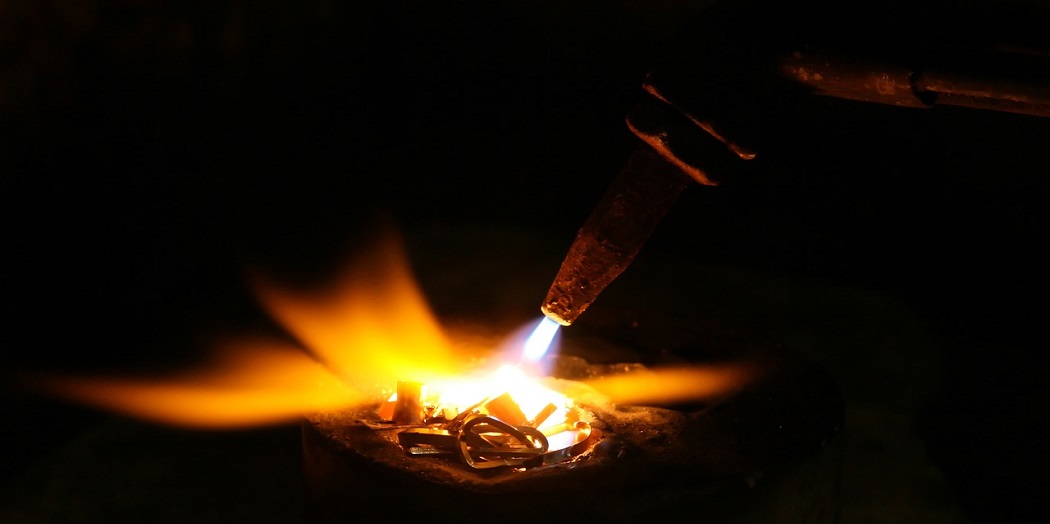 How to Melt Aluminum Cans with a Propane Torch