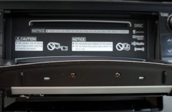 How to Fix a Car Cd Player That Won't Load or Eject Discs