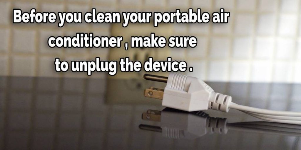 Before you clean your portable air 
conditioner , make sure
 to unplug the device .