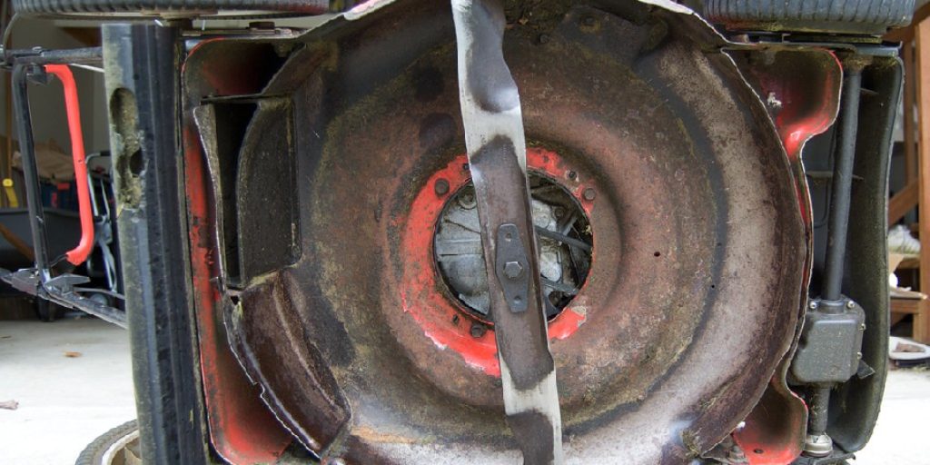 How to Sharpen Lawnmower Blades Without Taking Them Off 