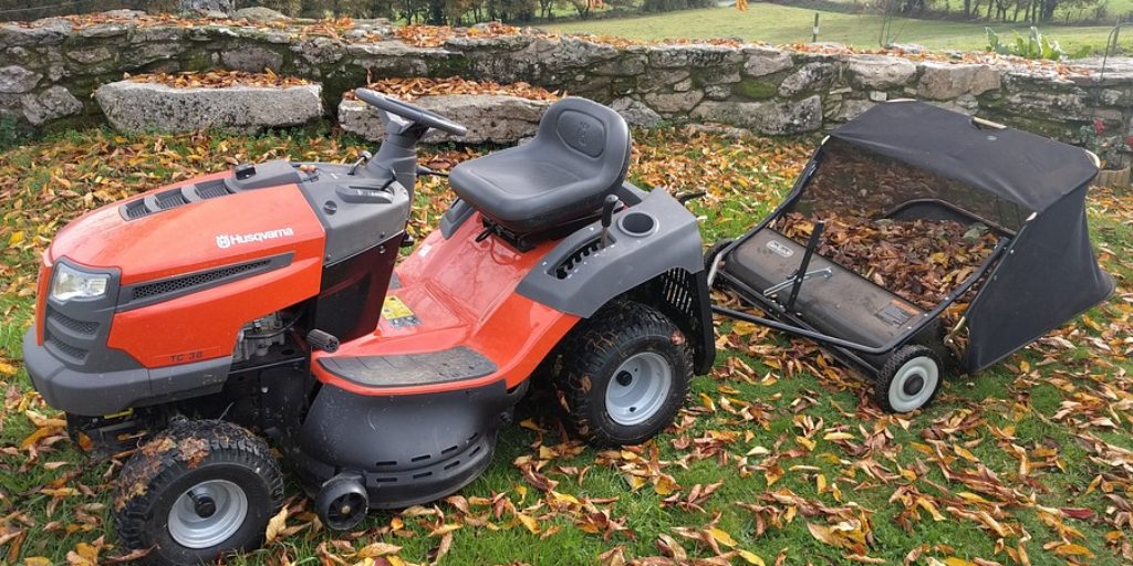 How to Transport a Riding Lawn Mower Without a Trailer