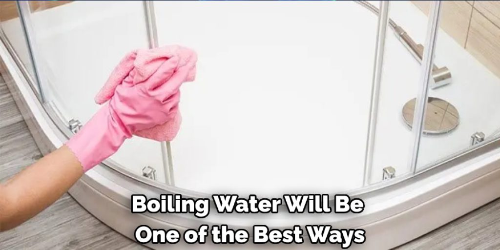 10 Household Items to Use to Remove Silicone Caulk From Fiberglass Shower Stall 