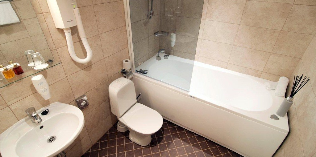 How to Keep Windowless Bathroom Fresh