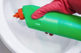 how to clean up flooded bathroom