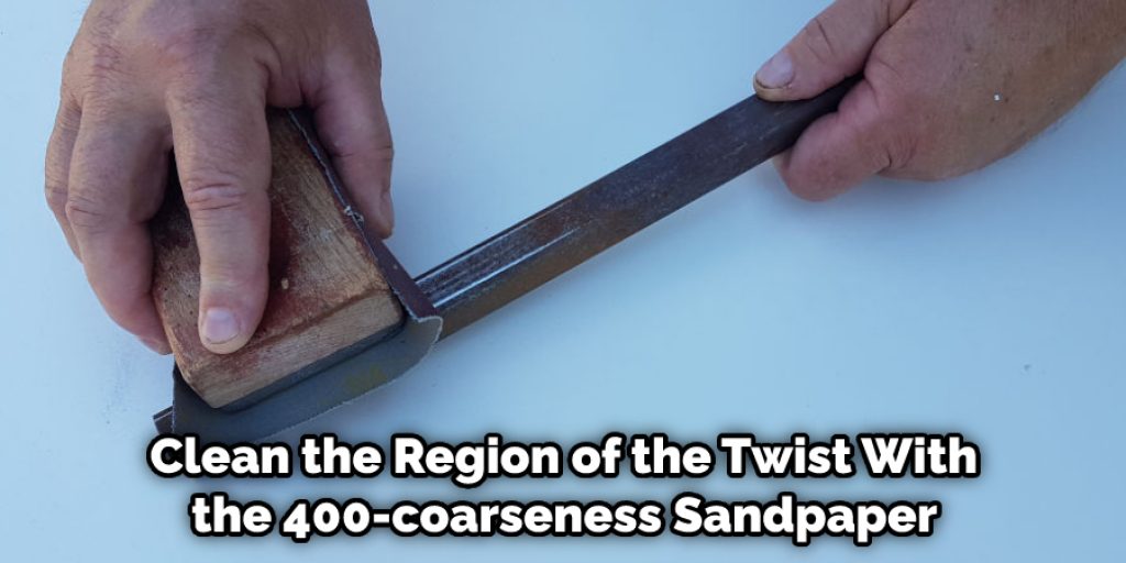 Clean the region of the twist with the 400-coarseness sandpaper to expel any oxidation from the outside of the pole.