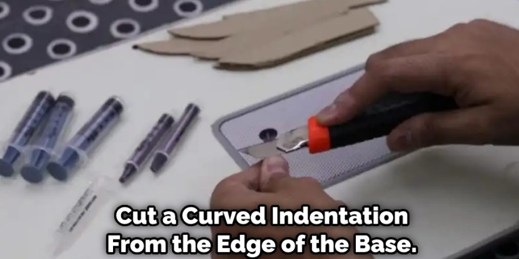 This time you have to cut a curved indentation from the edge of the base. Note that the length of this indentation should follow the side width of the largest finger of that claw.