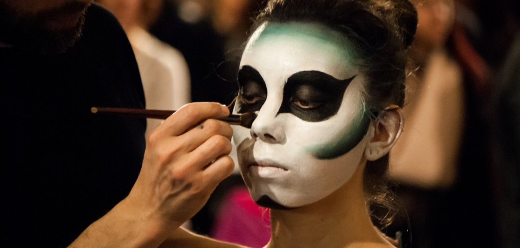 How to Apply Mime Makeup