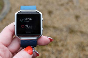 how to change the clock on a fitbit blaze