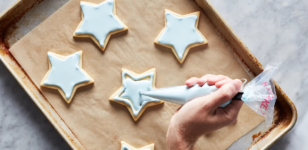 How to Use Luster Dust on Royal Icing
