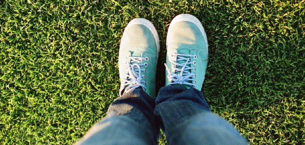 How to Prevent Jeans From Staining Shoes