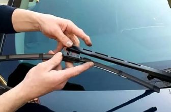 How to Lift Windshield Wipers
