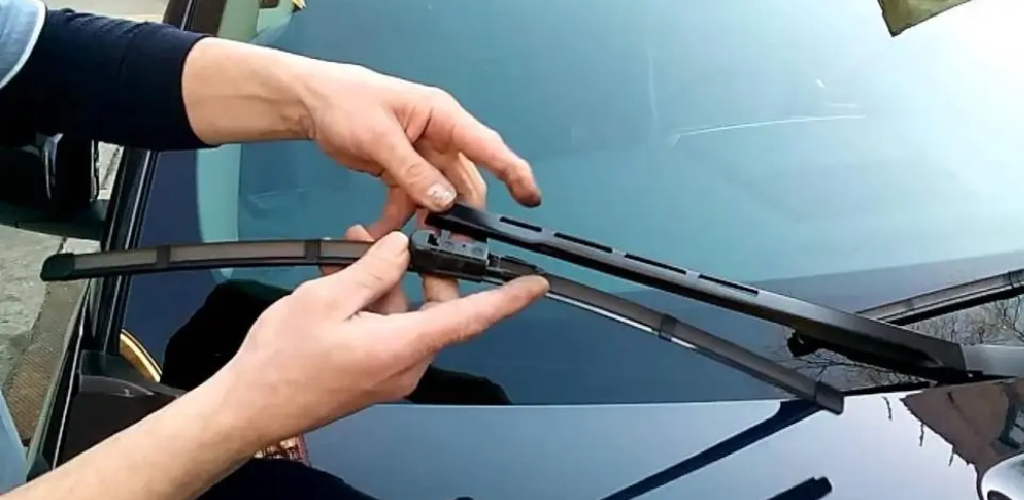 How to Lift Windshield Wipers