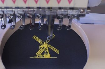 How to Sew a Patch on a Hat With a Sewing Machine