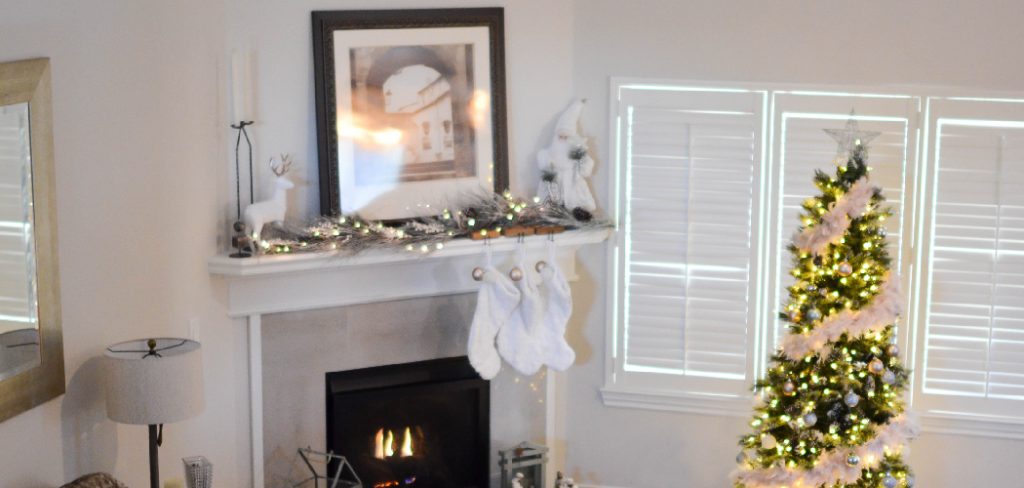How to Decorate a Mirror for Christmas