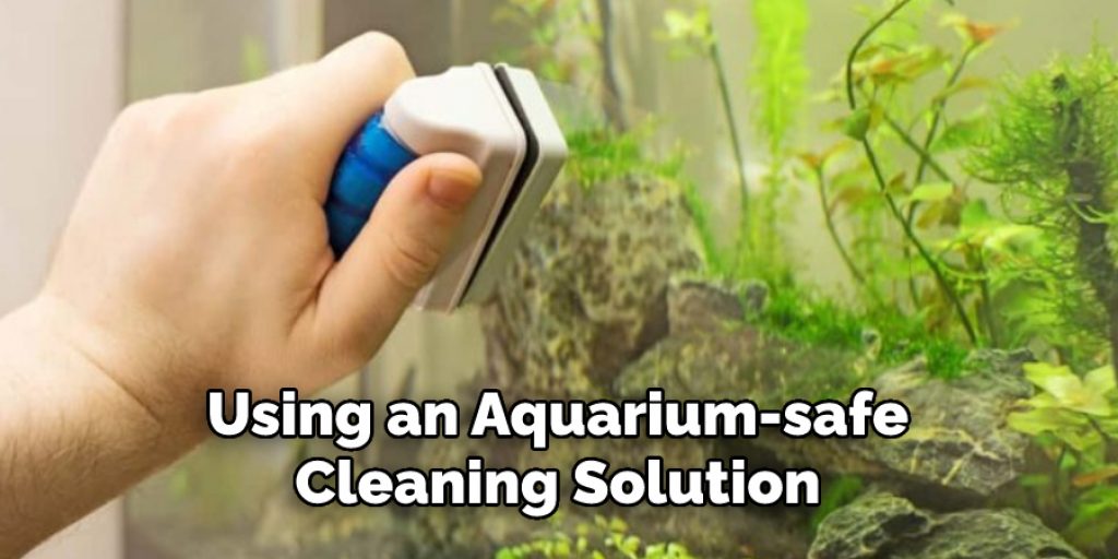 Using an Aquarium-safe
Cleaning Solution