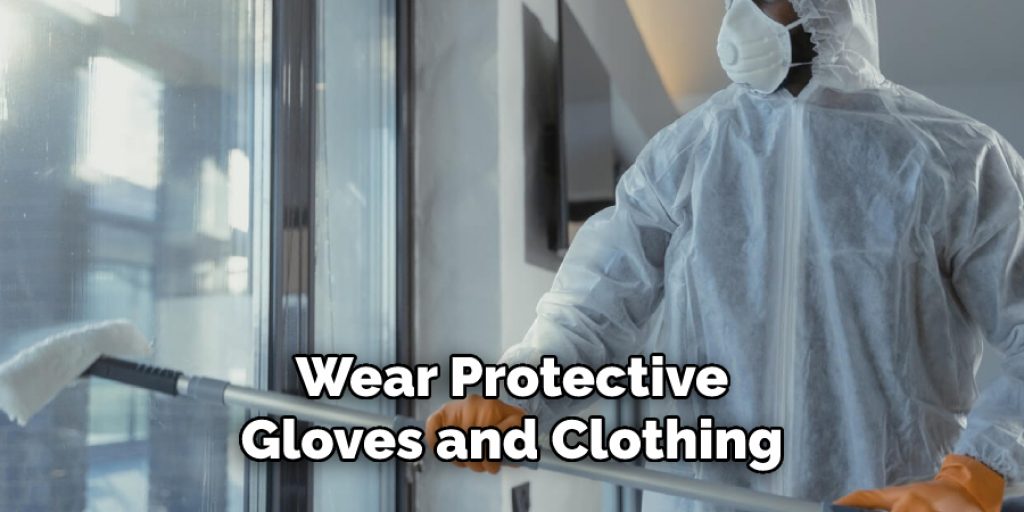 Wear Protective
Gloves and Clothing