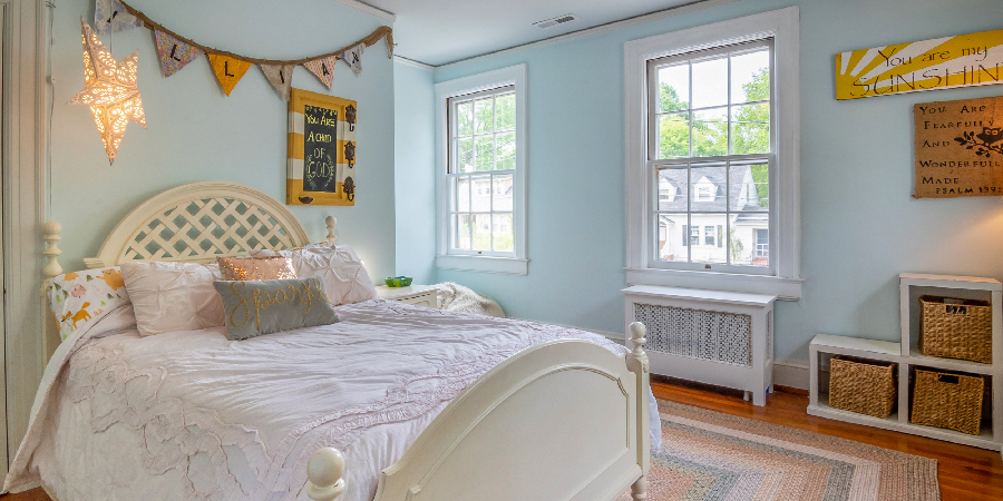 How to Arrange a Bedroom with Two Windows