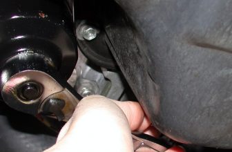 How to Use Oil Filter Wrench