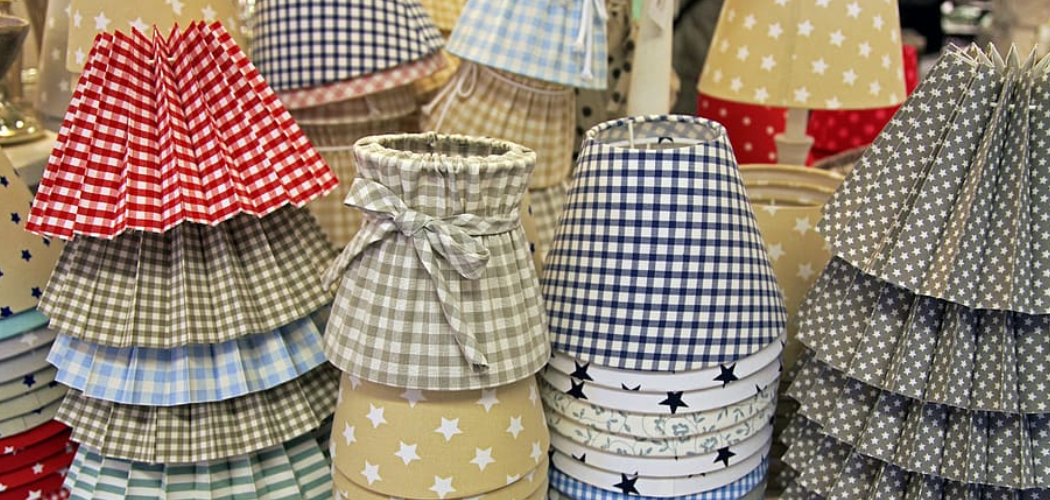 How to Cover a Lampshade With Fabric