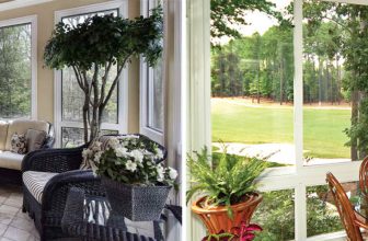 How to Decorate a Sunroom With Plants