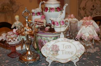 How to Decorate a Tea Party Table