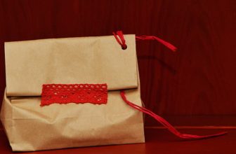 How to Decorate a Gift Bag with Ribbon