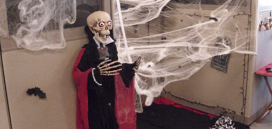 How to Decorate a Skeleton for Halloween