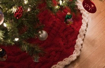 How to Knit a Tree Skirt