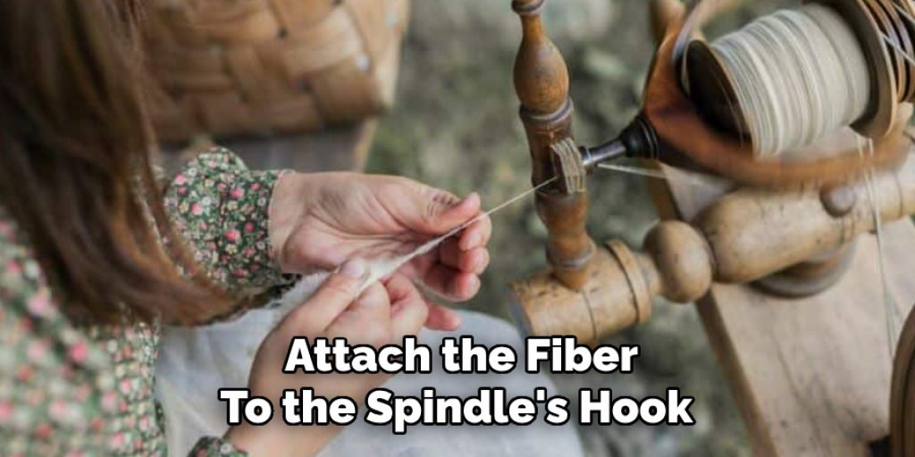 Attach the Fiber
To the Spindle's Hook