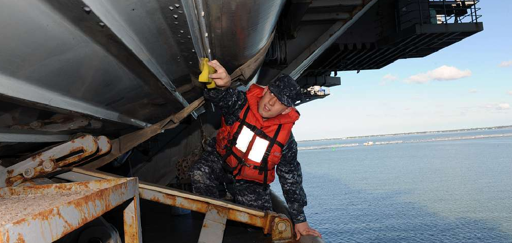 How to Clean Hull of Boat