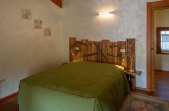 How to Decorate a Bedroom with Cherry Wood Furniture