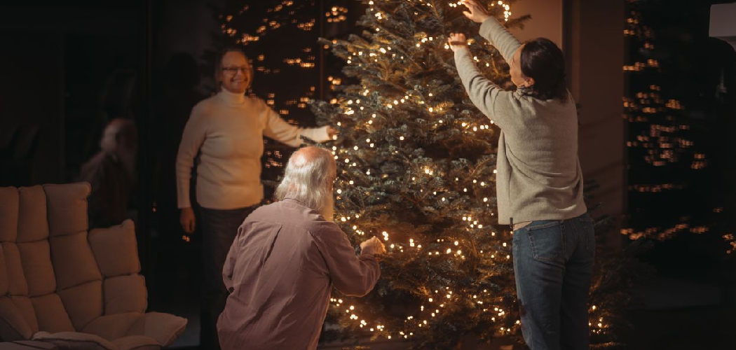 How to Decorate an Aluminum Christmas Tree