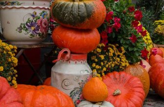 How to Decorate with Gourds