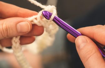 How to Hold a Crochet Hook and Yarn