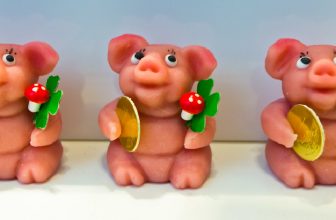 How to Make Marzipan Pigs