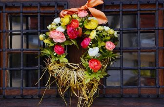 How to Make Wreath With Garland