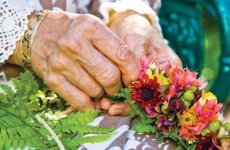 How to Make a Lei With Greenery